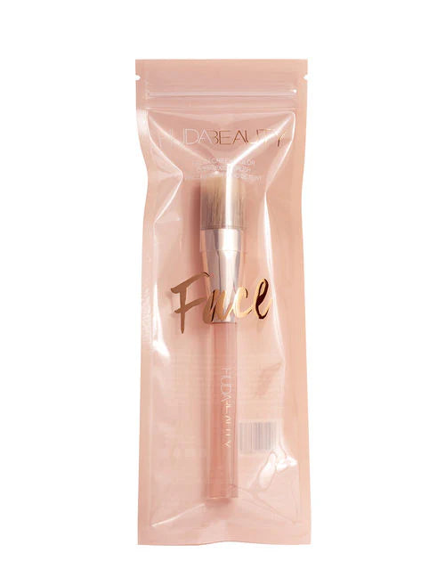 Huda Beauty N.Y.M.P.H. Cheek Blush & Glow Brush